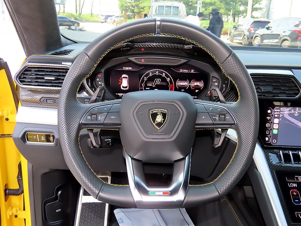 Lamborghini Urus — photo 08