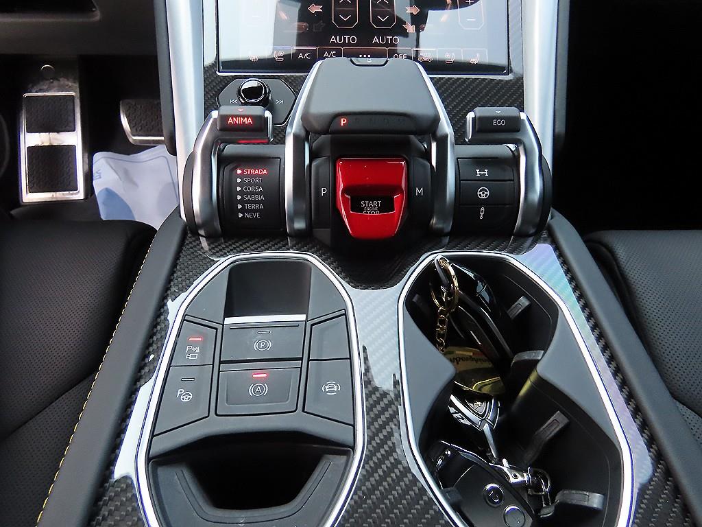 Lamborghini Urus — photo 13