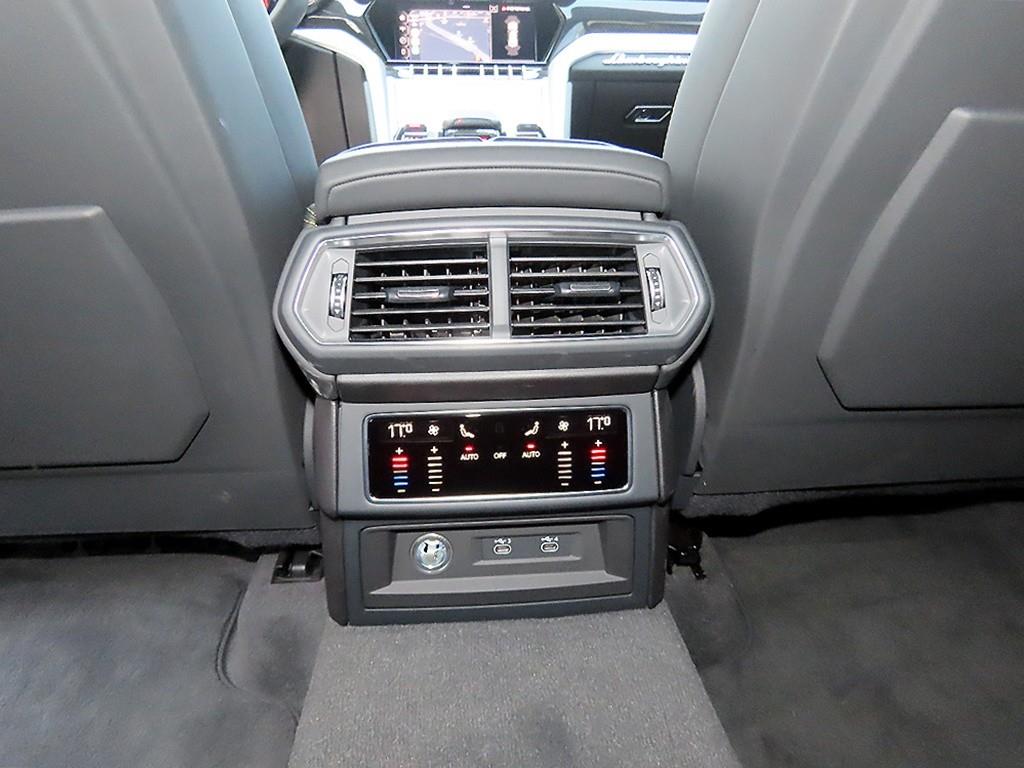 Lamborghini Urus — photo 14