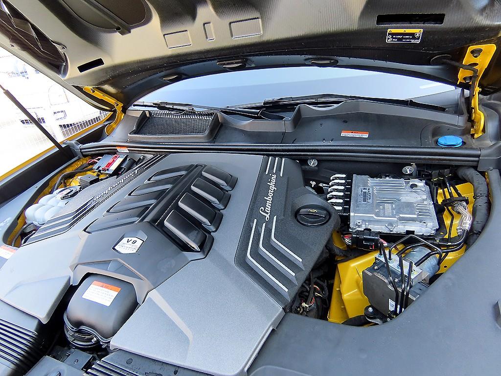 Lamborghini Urus — photo 19