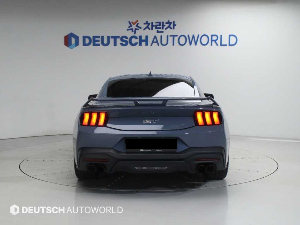 Ford Mustang — photo 04