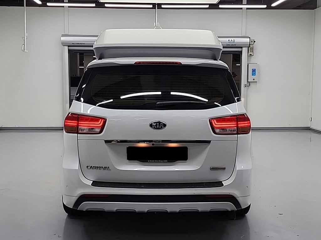 Kia Carnival — photo 03