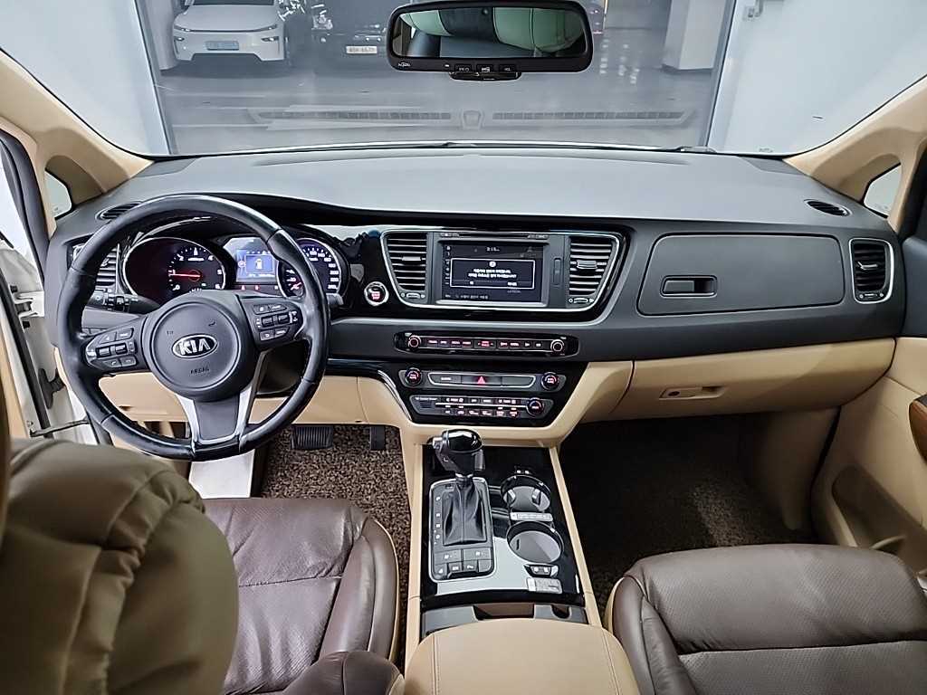 Kia Carnival — photo 07