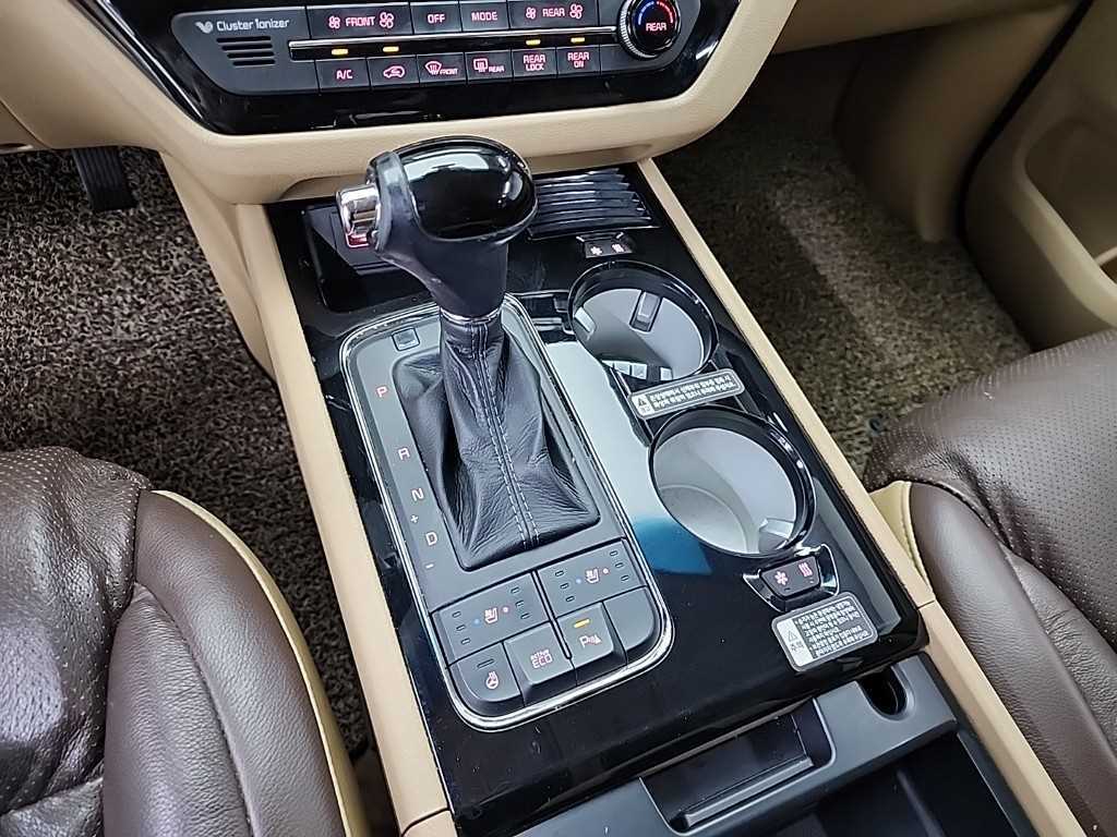 Kia Carnival — photo 08