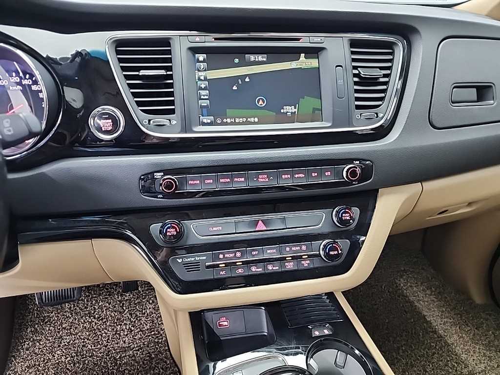 Kia Carnival — photo 10