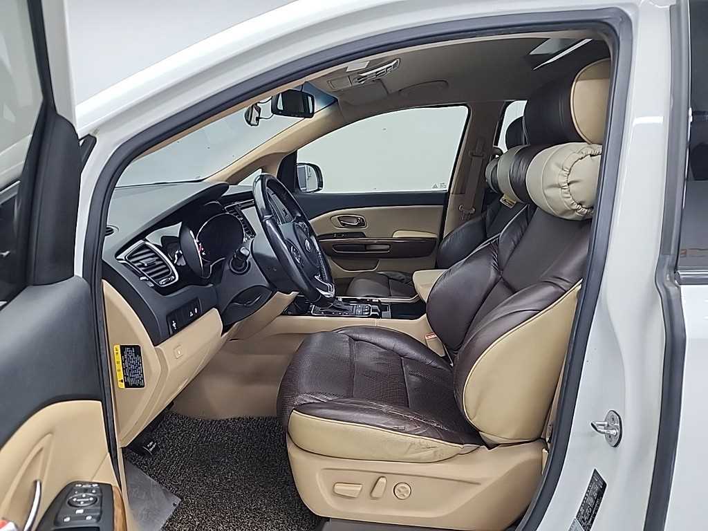Kia Carnival — photo 11