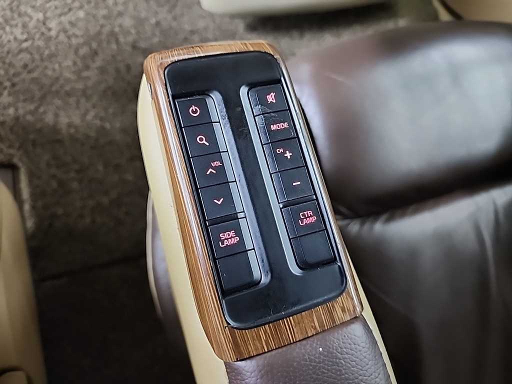 Kia Carnival — photo 14