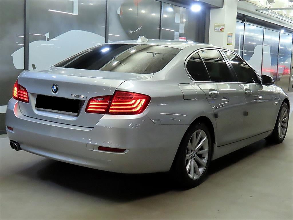 BMW 5-Series — photo 04