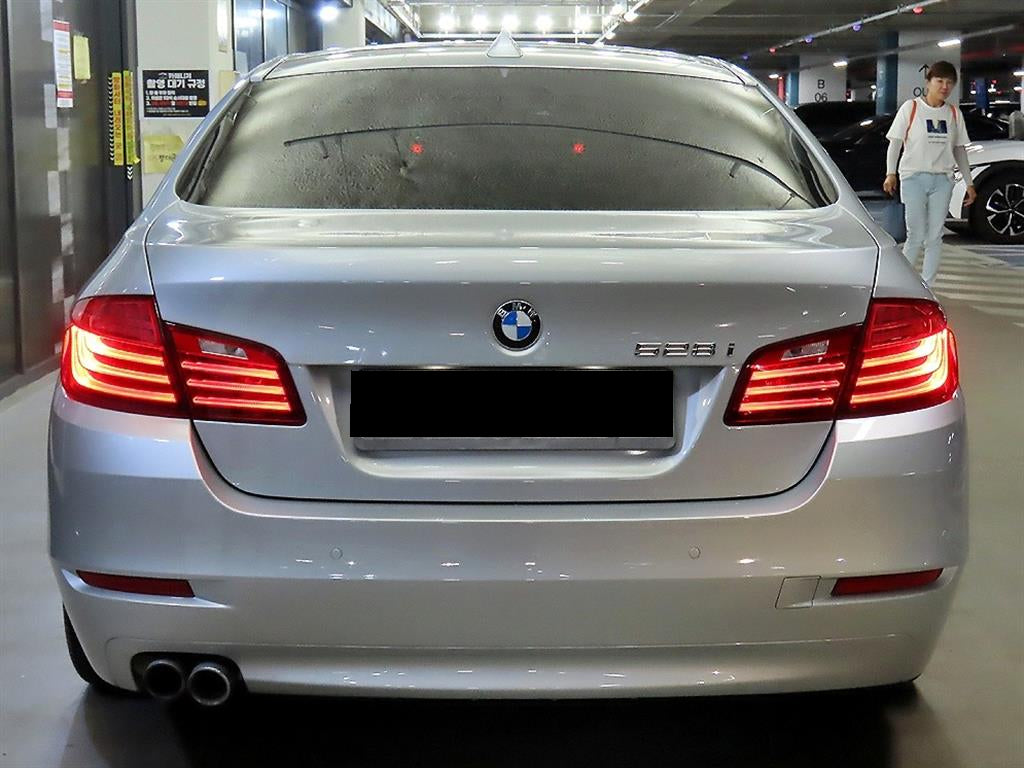 BMW 5-Series — photo 05