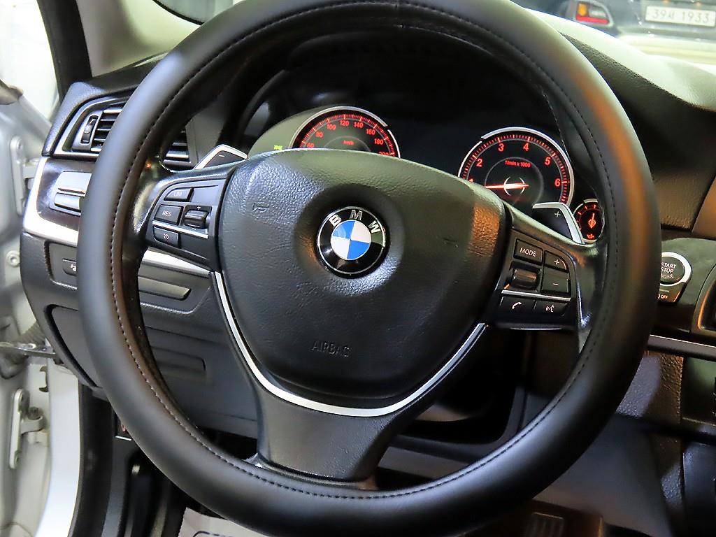 BMW 5-Series — photo 08