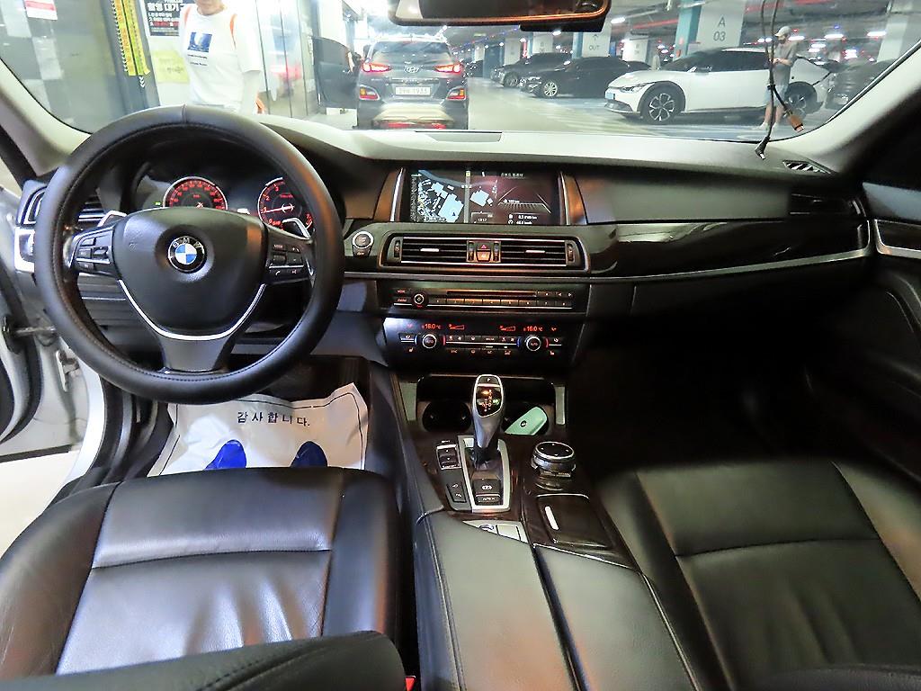 BMW 5-Series — photo 10