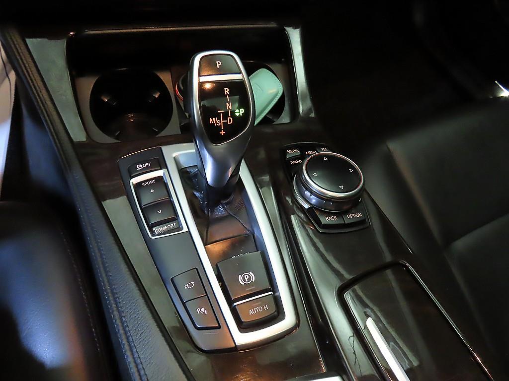 BMW 5-Series — photo 12