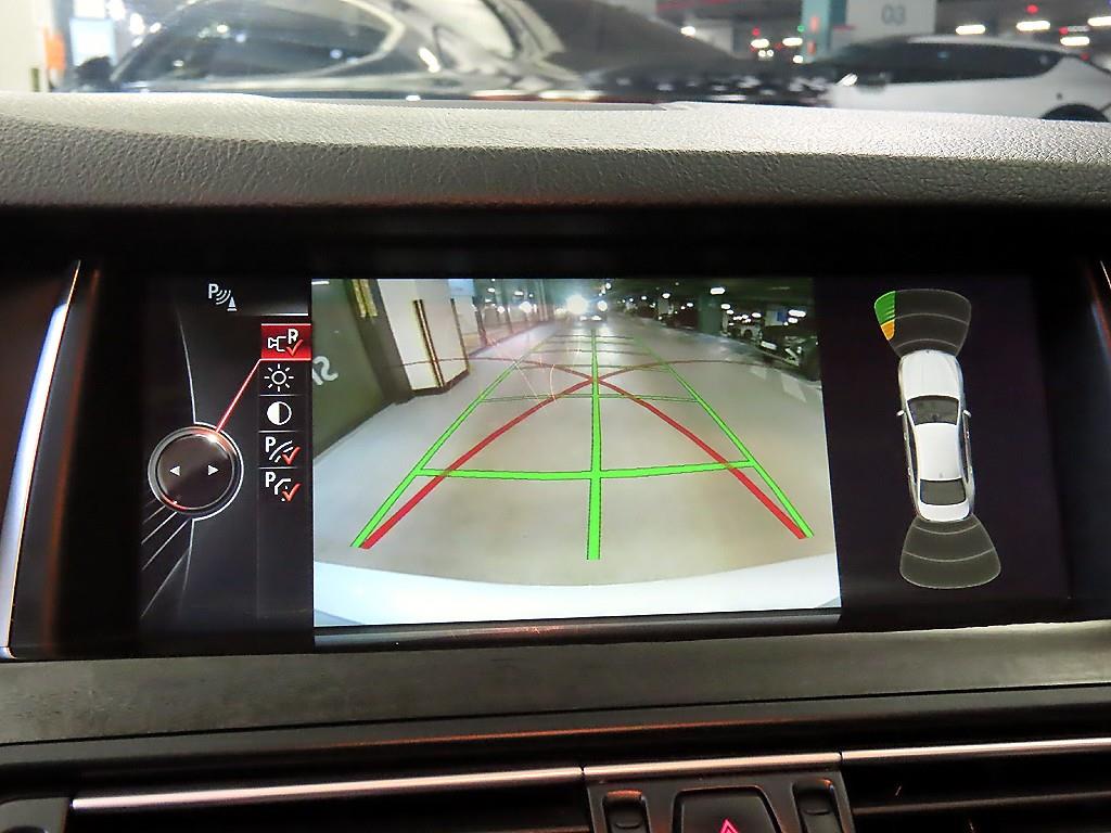 BMW 5-Series — photo 14