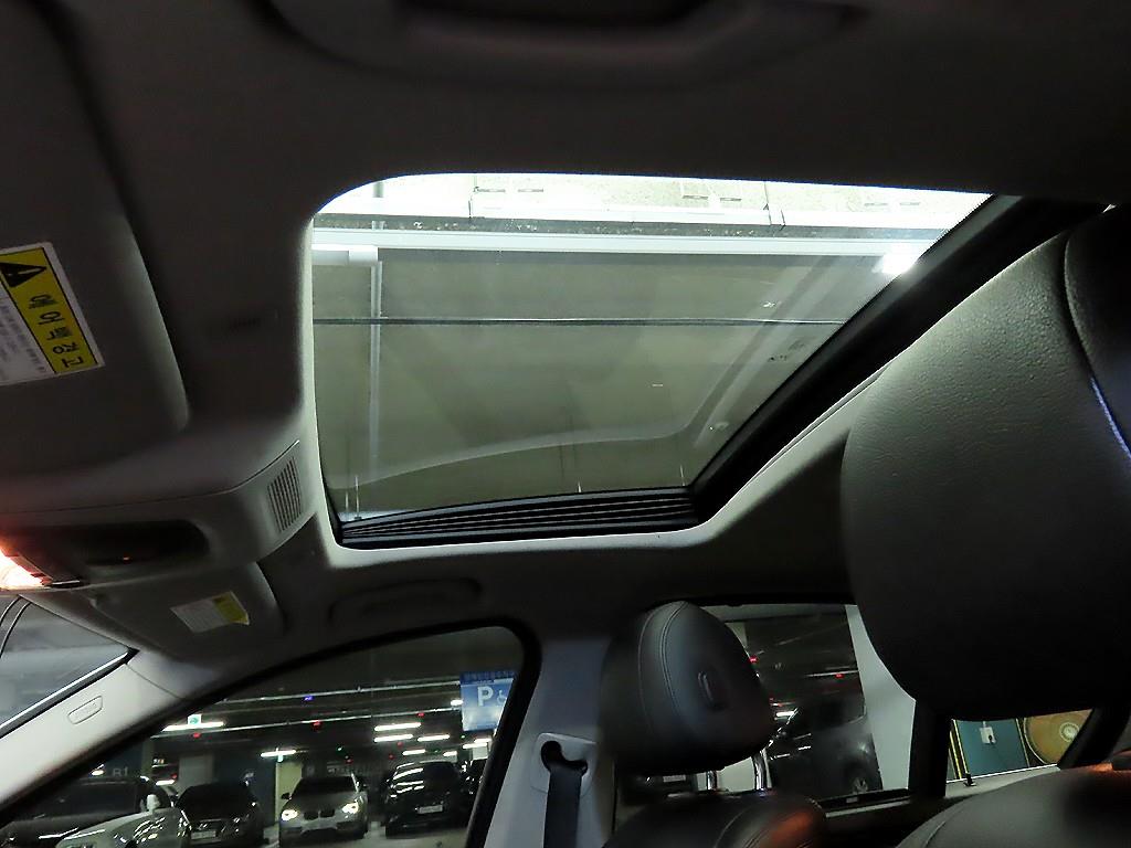 BMW 5-Series — photo 17