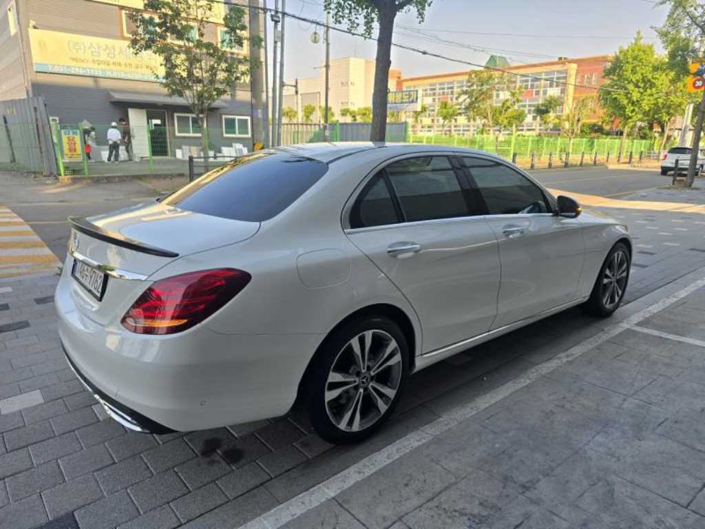 Mercedes-Benz C-Class — photo 04