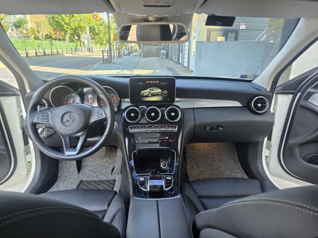 Mercedes-Benz C-Class — photo 08