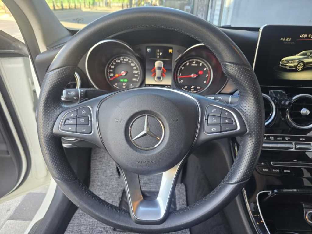Mercedes-Benz C-Class — photo 12