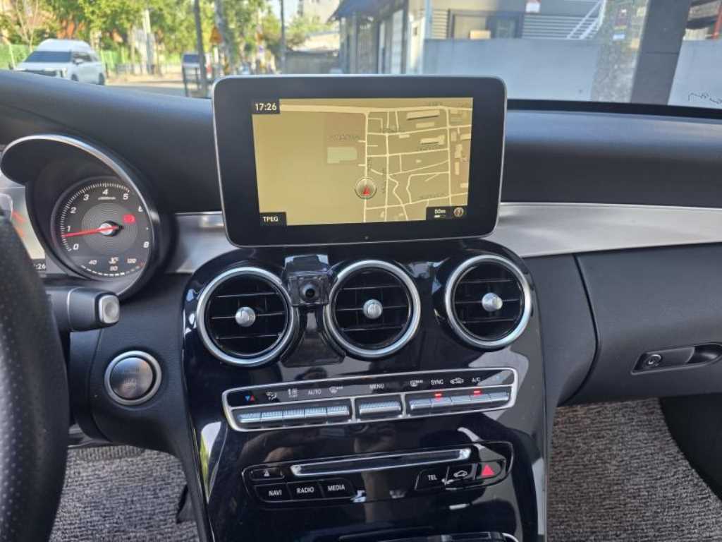 Mercedes-Benz C-Class — photo 13