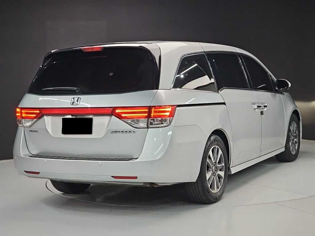 Honda Odyssey — photo 04