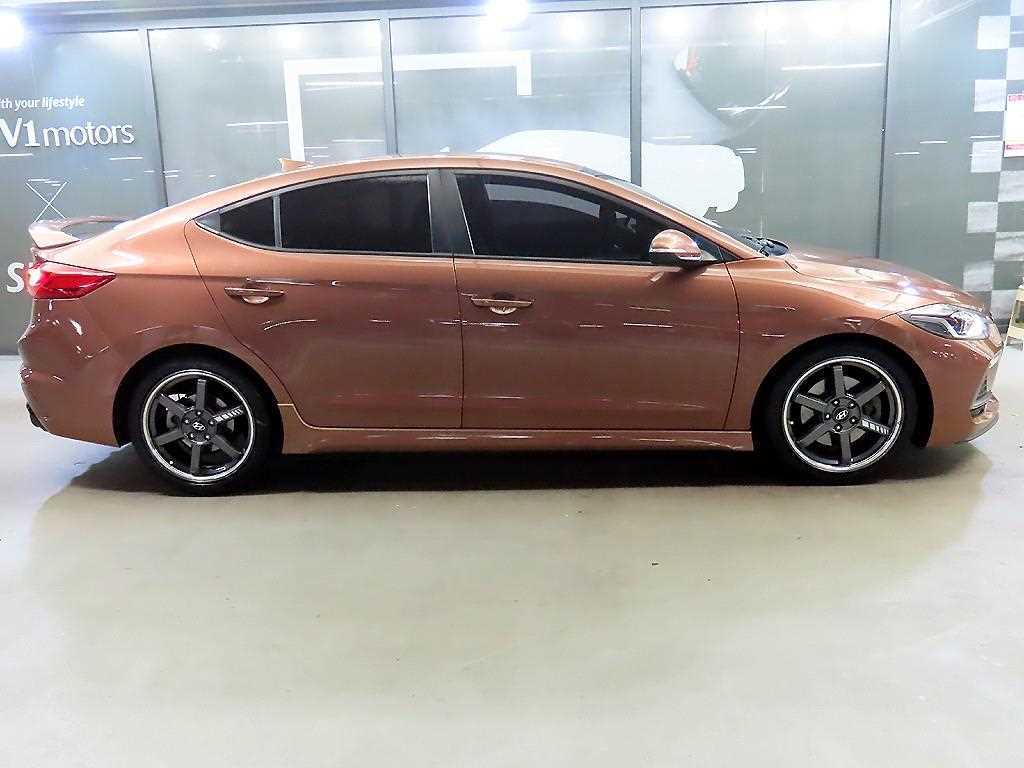 Hyundai Avante — photo 03