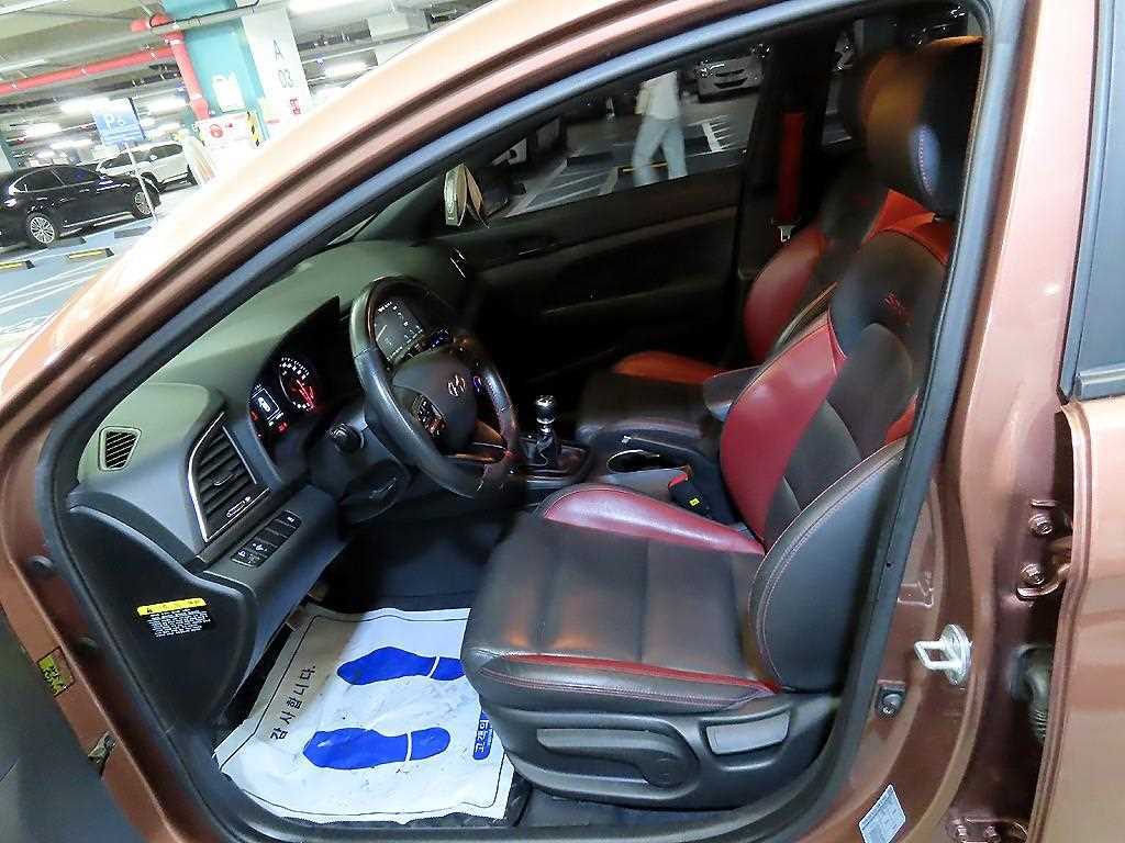 Hyundai Avante — photo 06
