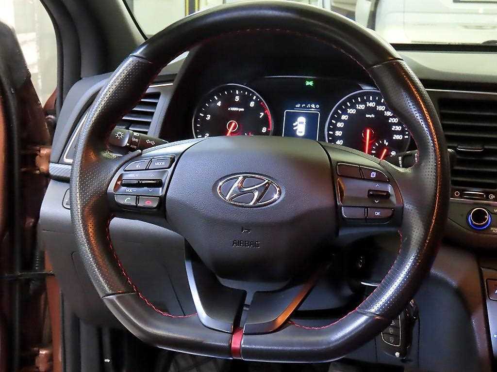 Hyundai Avante — photo 08