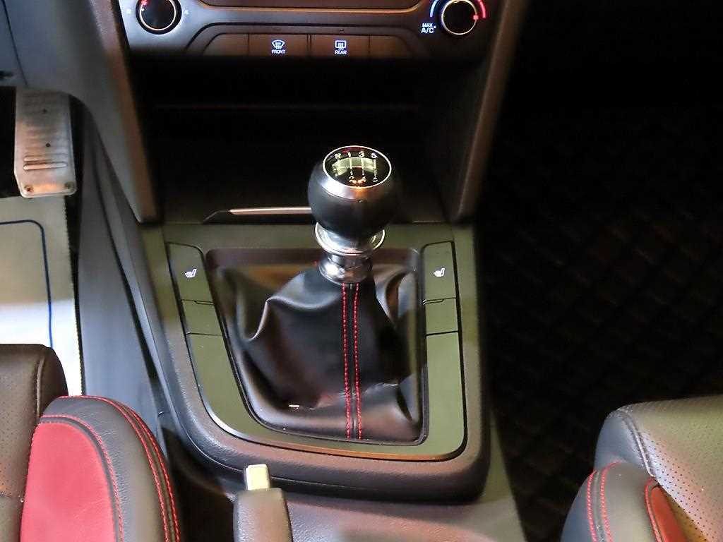 Hyundai Avante — photo 12