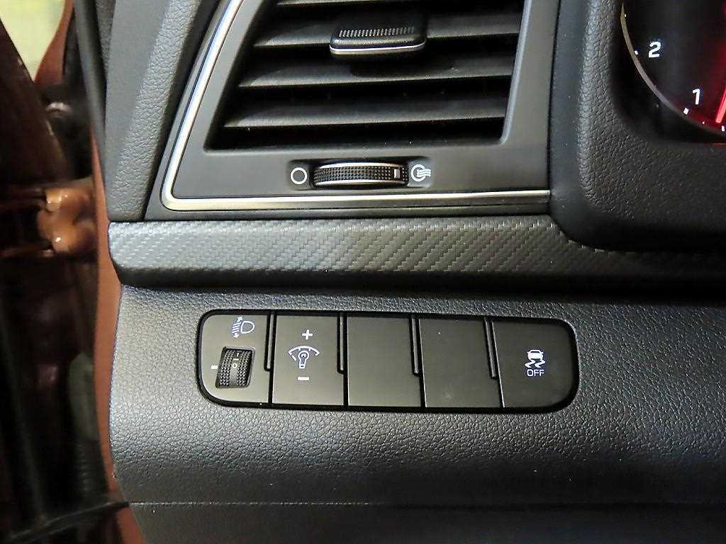 Hyundai Avante — photo 16