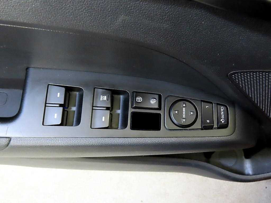 Hyundai Avante — photo 17