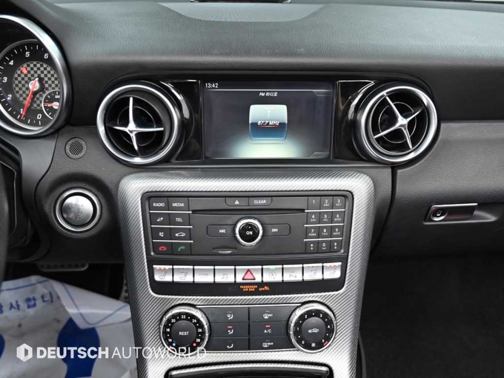Mercedes-Benz SLC-Class — photo 14