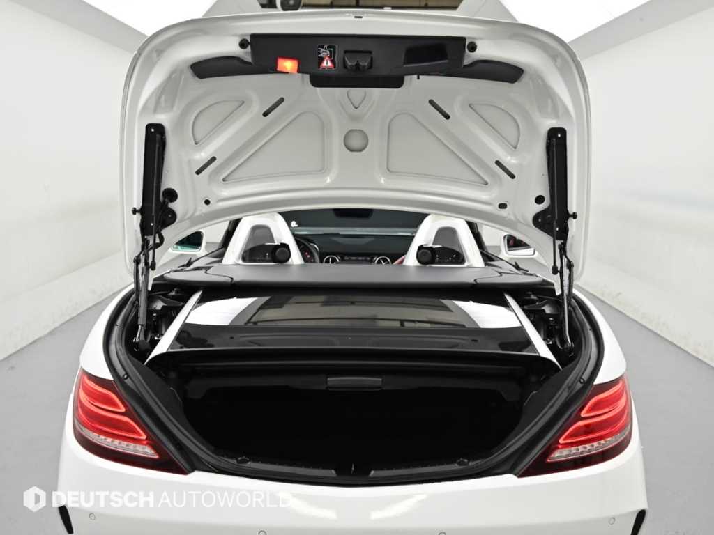Mercedes-Benz SLC-Class — photo 19