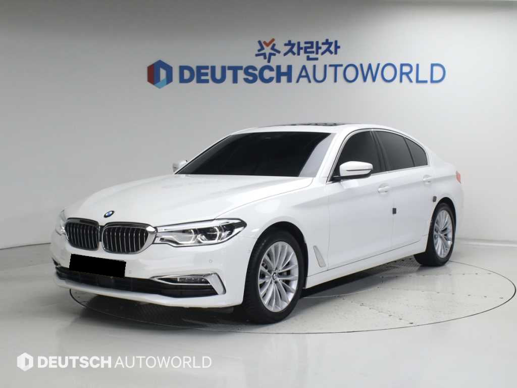 BMW 5-Series — photo 01