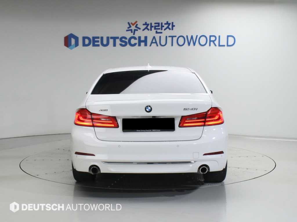 BMW 5-Series — photo 04