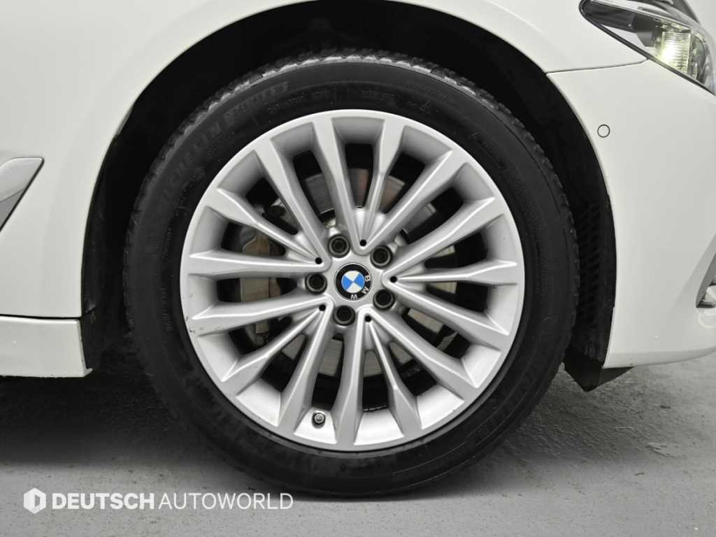 BMW 5-Series — photo 05