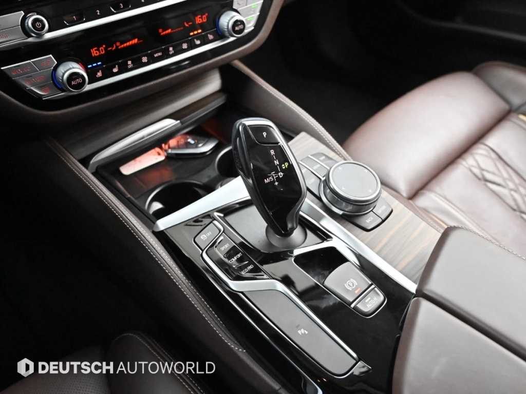 BMW 5-Series — photo 09