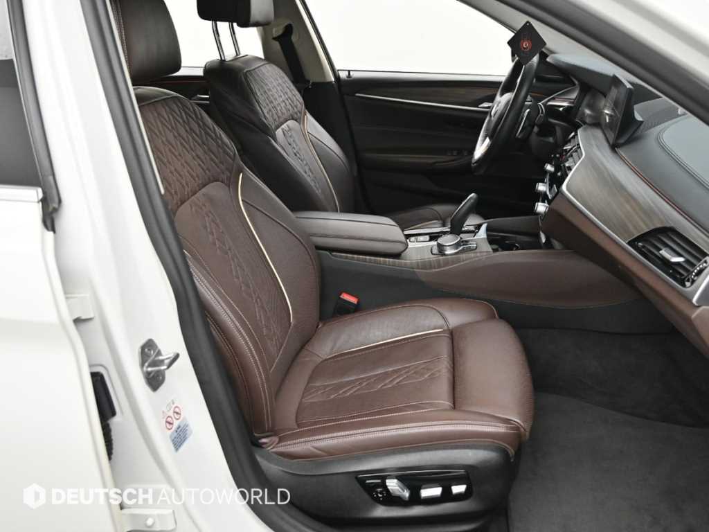 BMW 5-Series — photo 10