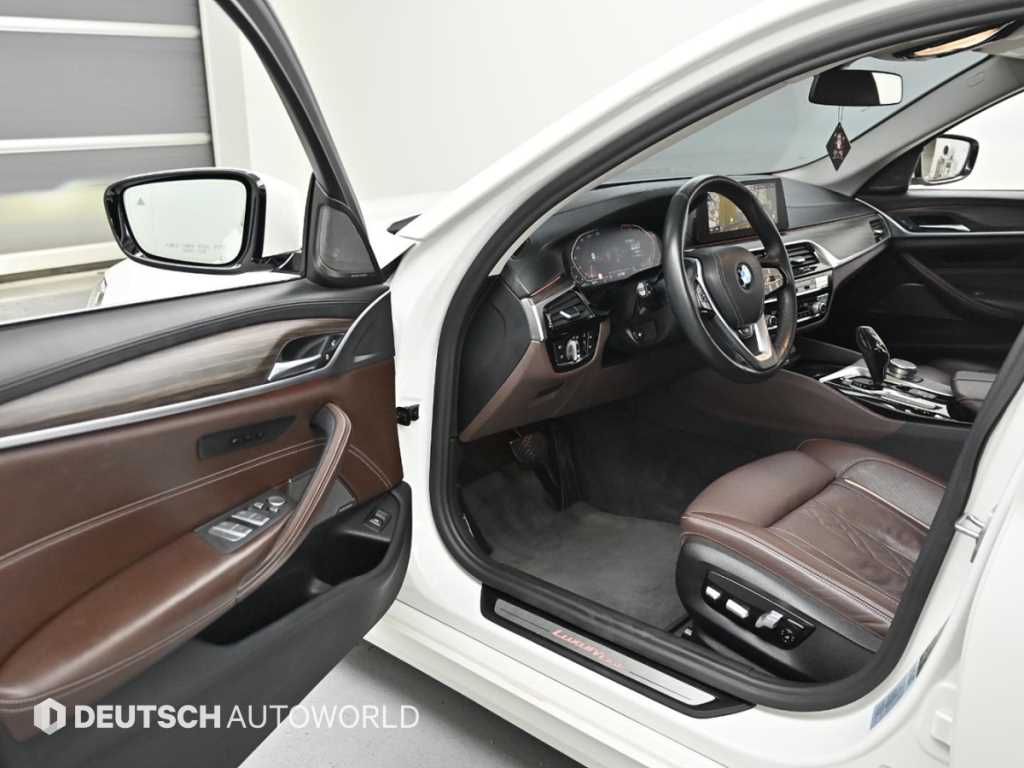 BMW 5-Series — photo 11