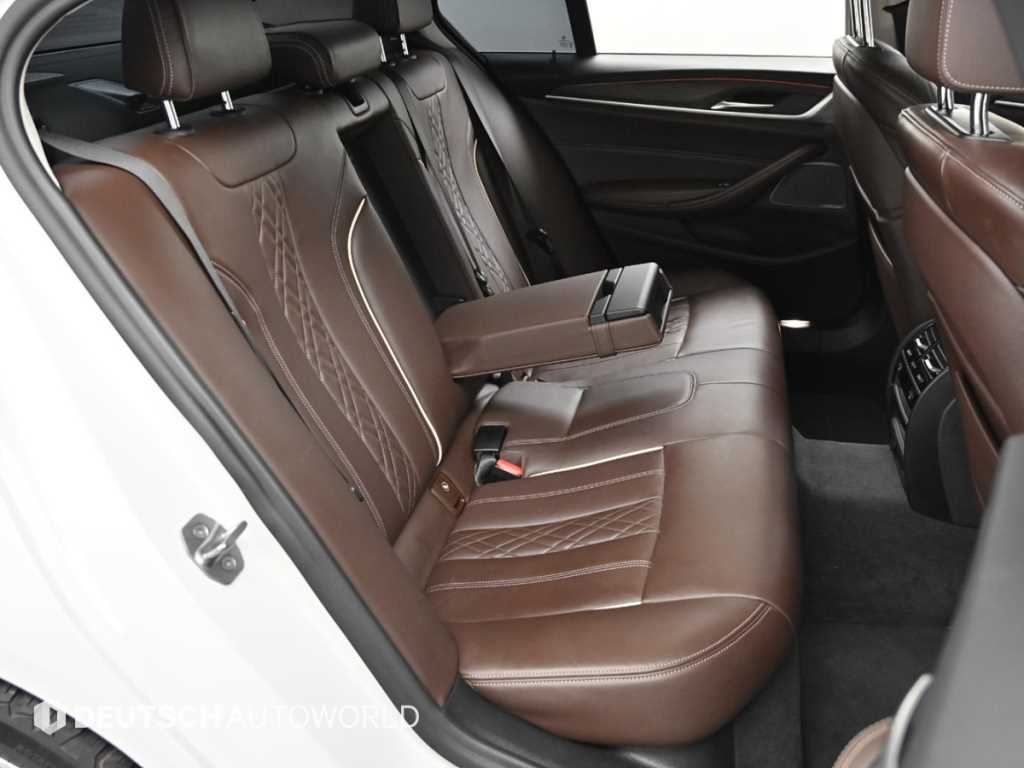 BMW 5-Series — photo 12
