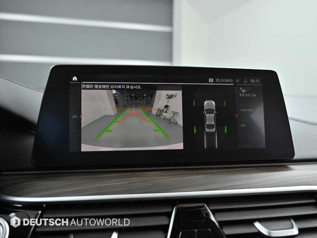 BMW 5-Series — photo 15