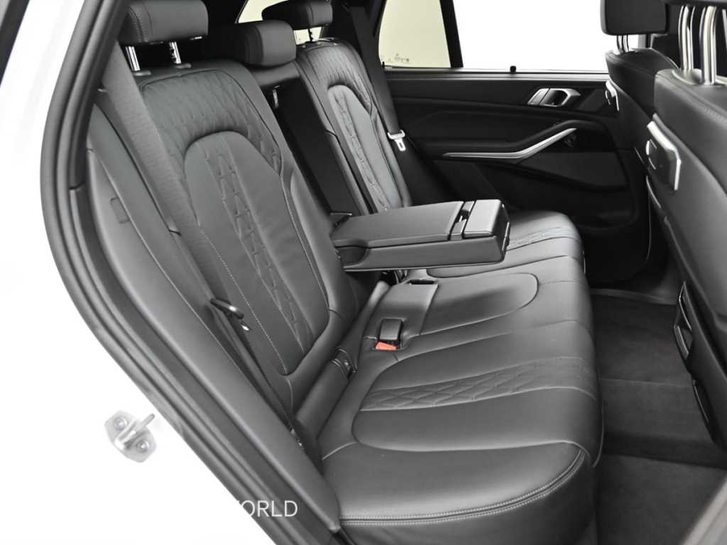 BMW X5 — photo 12