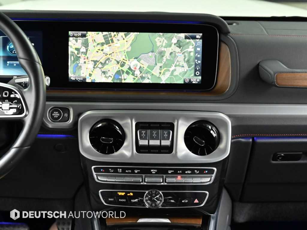 Mercedes-Benz G-Class — photo 14
