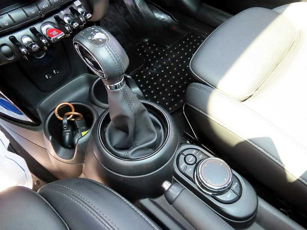 Mini Cooper — photo 11