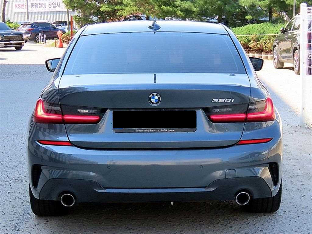 BMW 3-Series — photo 04