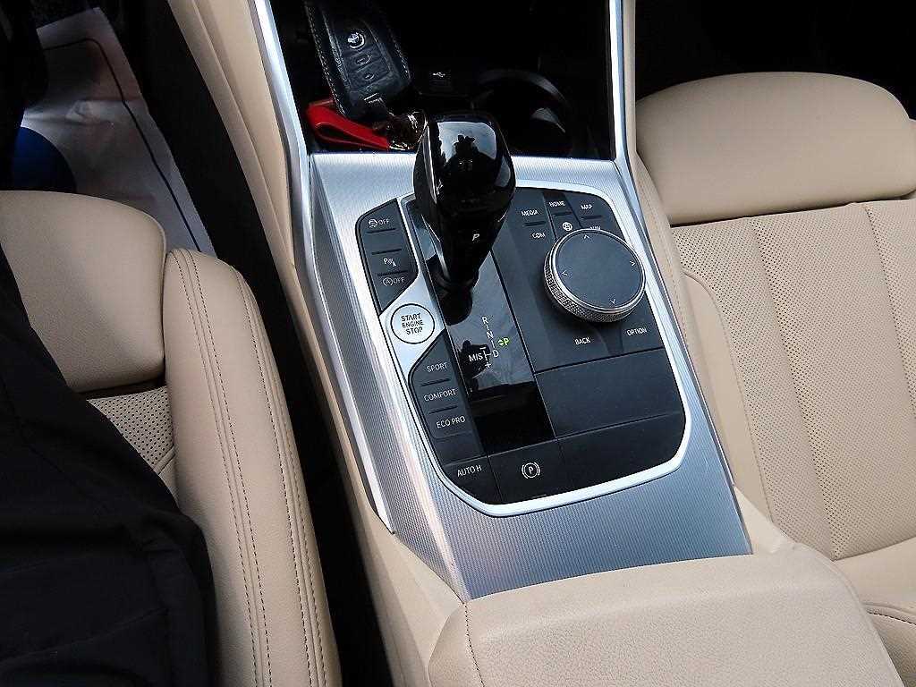 BMW 3-Series — photo 10