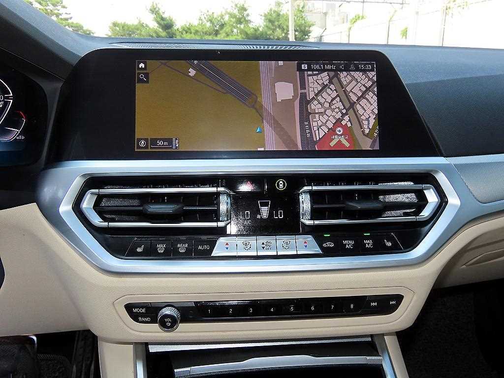 BMW 3-Series — photo 12