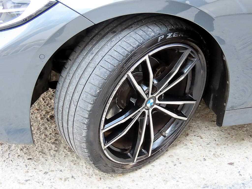 BMW 3-Series — photo 20