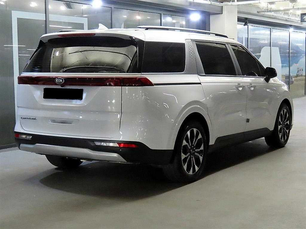 Kia Carnival — photo 04