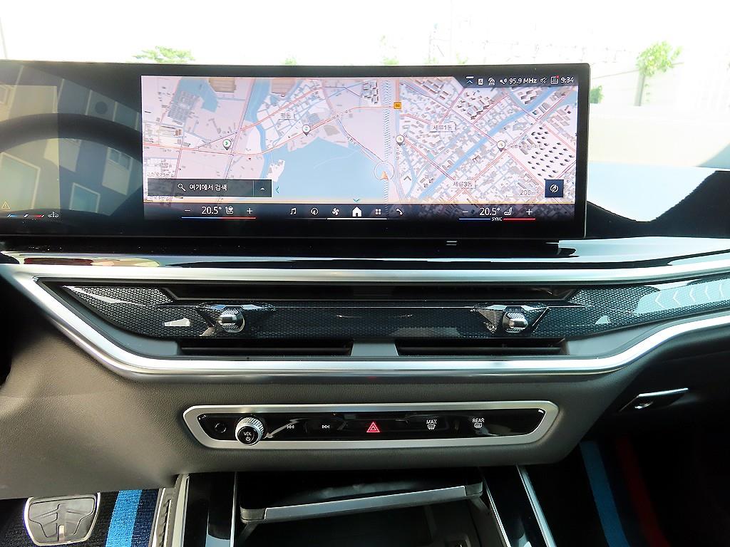 BMW X5 — photo 12