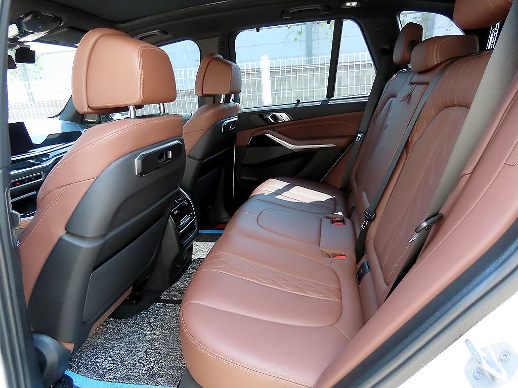 BMW X5 — photo 06