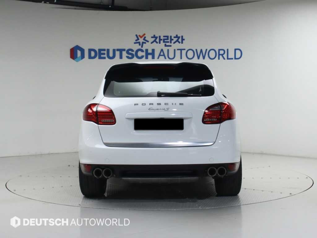 Porsche Cayenne — photo 04